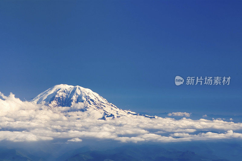 2 . Blue Mountain above the clouds蓝山